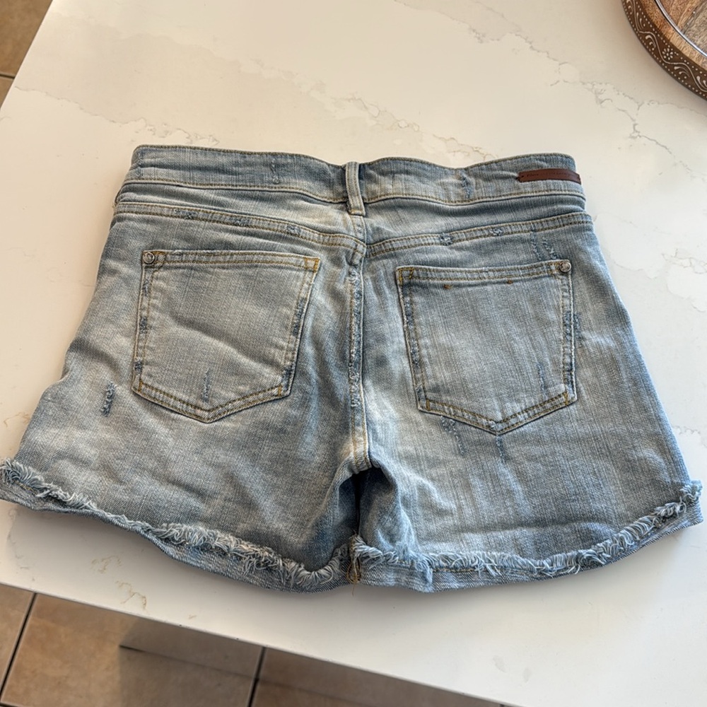 Anthropologie Pilcro Hyphen High-Rise Embroidered
Shorts Size 26 - Picture 10 of 17